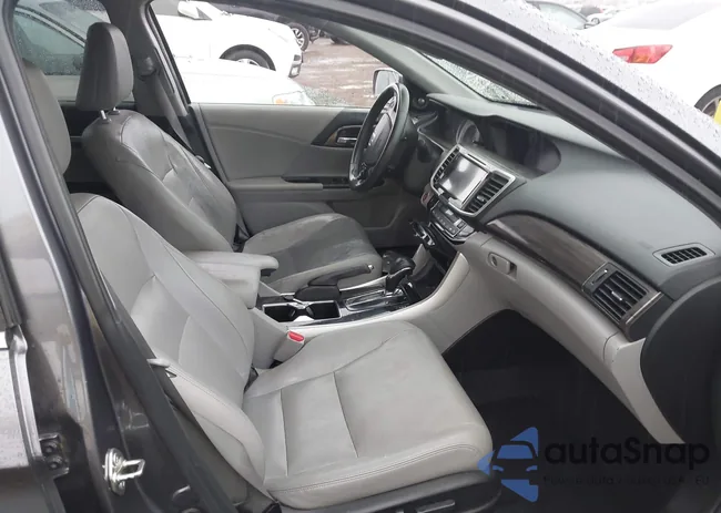 1HGCR2F80GA033243: 44370816