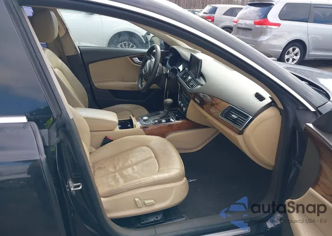 WAUSGAFC9CN025737: 44372220