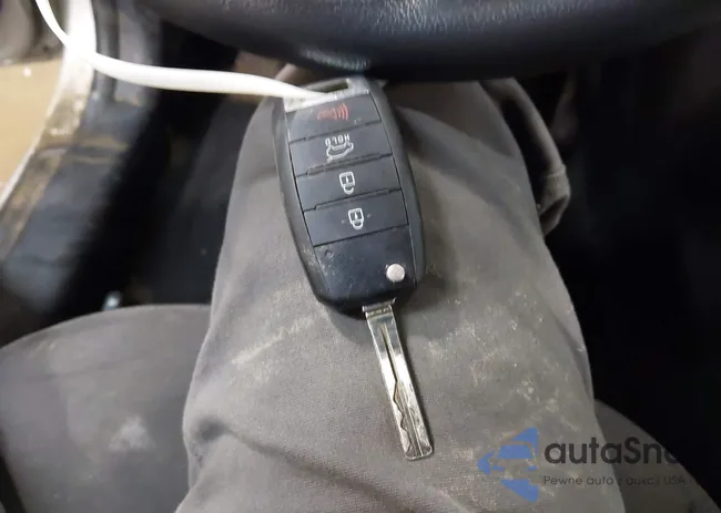 KNDPBCAC5E7642795: 44372279