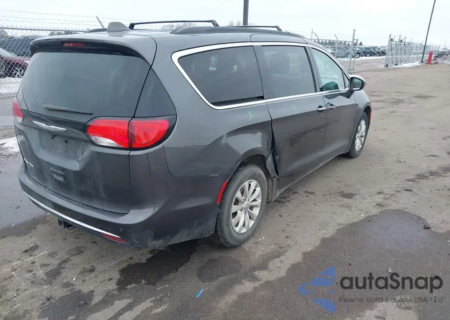 2C4RC1FG2JR101556: 44372304