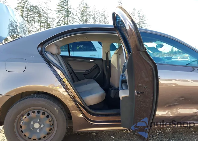 3VW2K7AJ5DM382304: 44372417