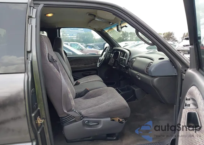 3B7HC13Z81G804151: 44371751