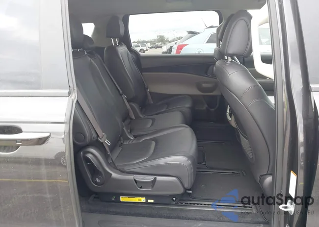 KNDNB5K38S6497626: 44372928