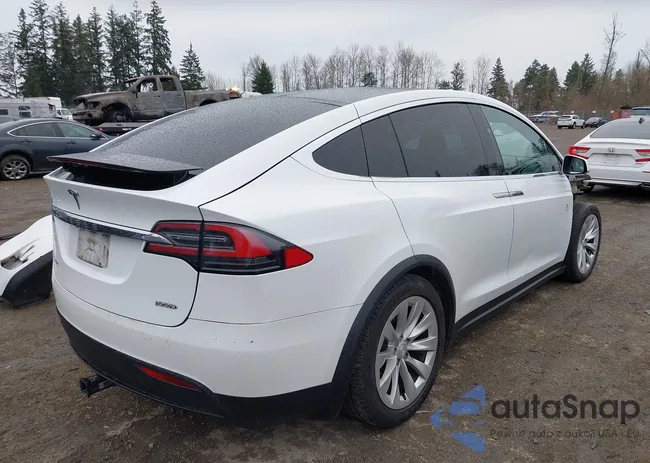 5YJXCBE20JF100033: 44372975