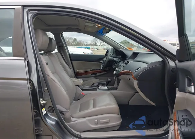 1HGCP2F87CA213593: 44373148