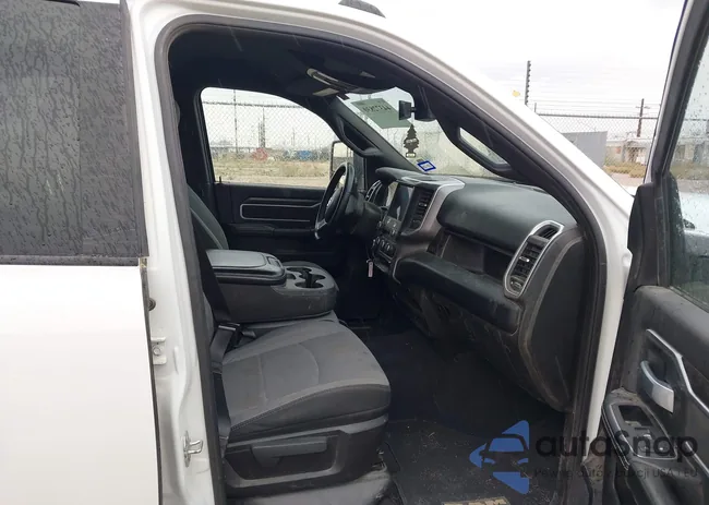 3C6UR5DJ1RG366525: 44372830