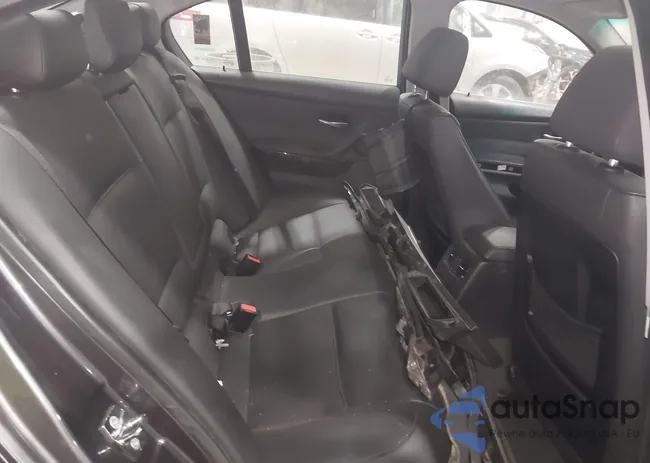 WBAVB33526KS32795: 44372899