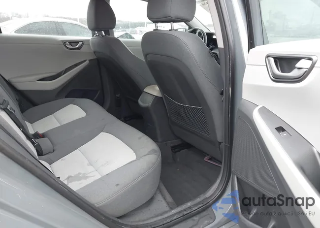 KMHC75LJXLU073993: 44374074