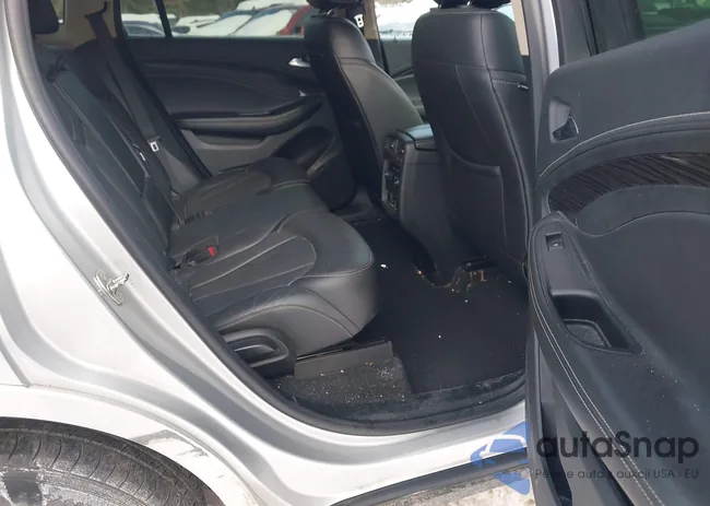 LRBFX2SA3JD028858: 44374286