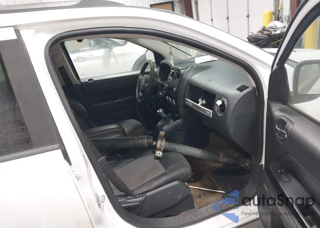 1C4NJDBB7ED720274: 44373565