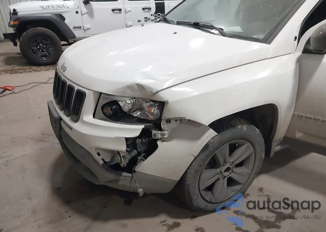 1C4NJDBB7ED720274: 44373565