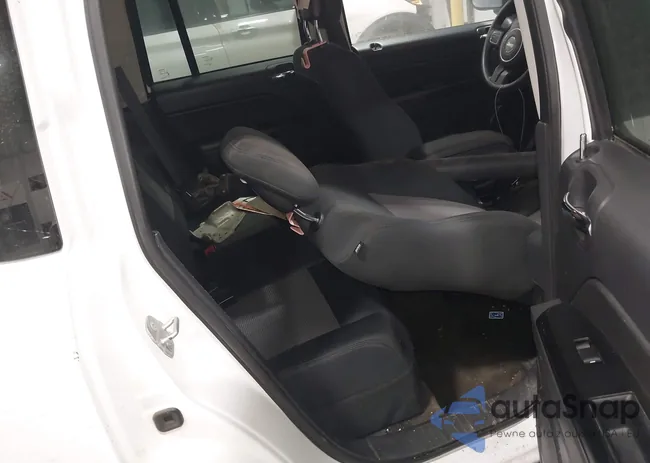 1C4NJDBB7ED720274: 44373565