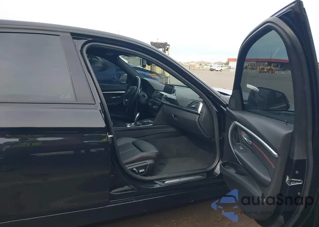 WBA8E1C55JA756904: 44375121