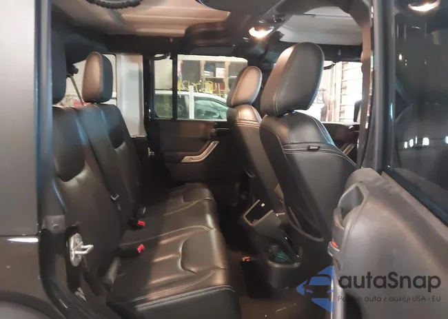 1C4HJWFGXGL320670: 44375124