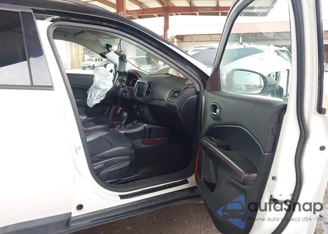 3C4NJDDB6KT799889: 44375341