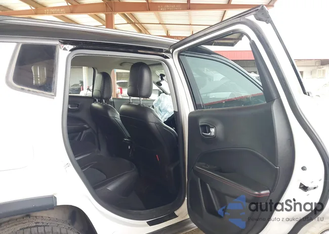 3C4NJDDB6KT799889: 44375341