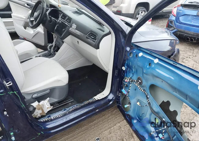 3VVMB7AX9PM128228: 44376083