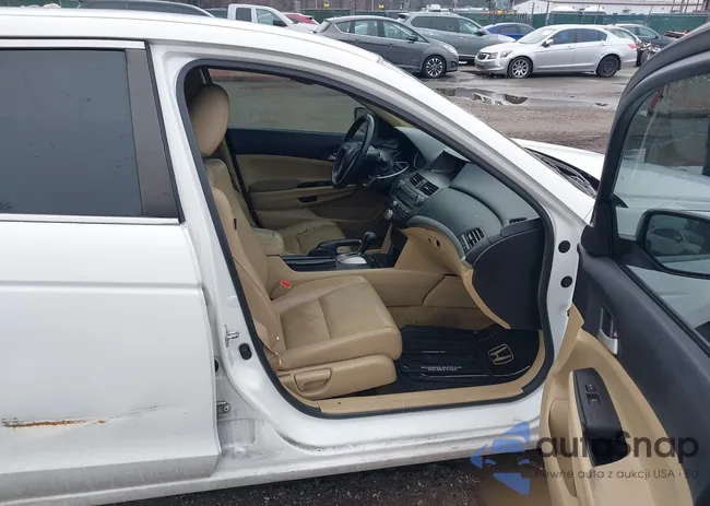 1HGCP2F68BA143650: 44375596