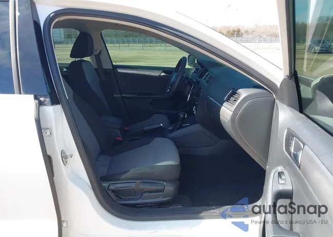 3VW2B7AJ2HM226341: 44376924