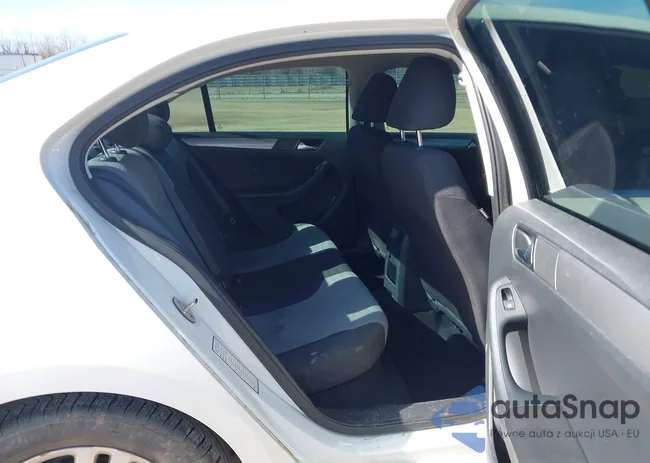 3VW2B7AJ2HM226341: 44376924