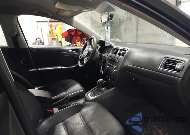 3VWD17AJ3EM238943: 44378219