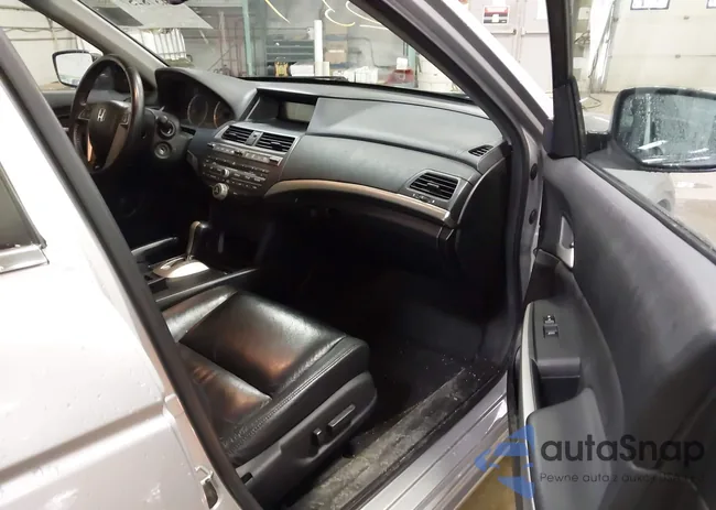 1HGCP3F8XAA031101: 44378257