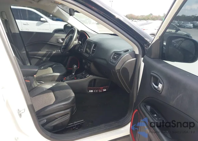 3C4NJDDB9MT512046: 44379394