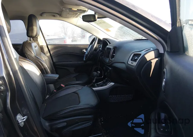 3C4NJDBBXJT150047: 44378575