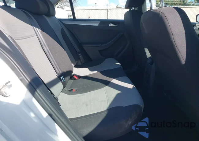 3VW2B7AJ5HM307060: 44378728