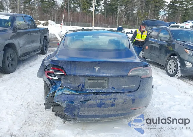 5YJ3E1EB4PF415624: 44379927