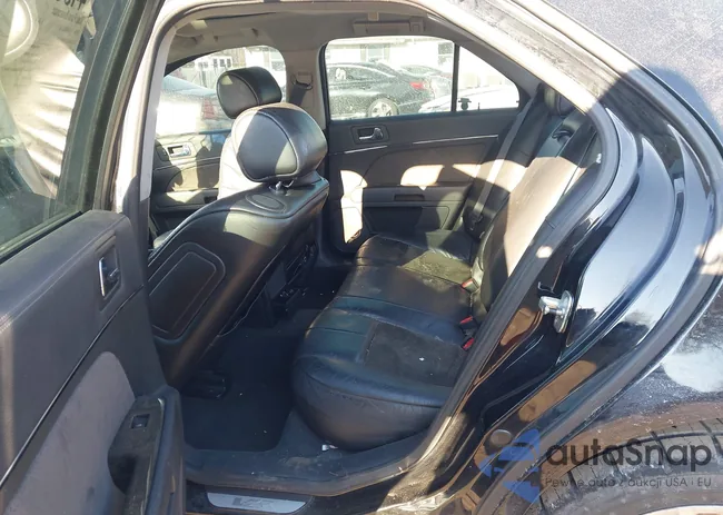 1G6DX67D080101885: 44381129