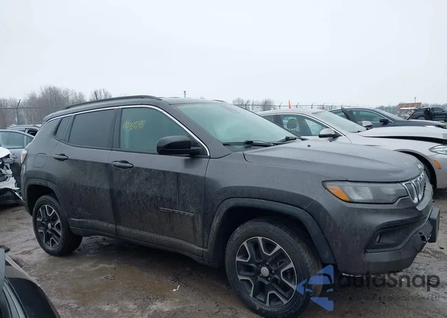 3C4NJDBB7NT121126: 44381298