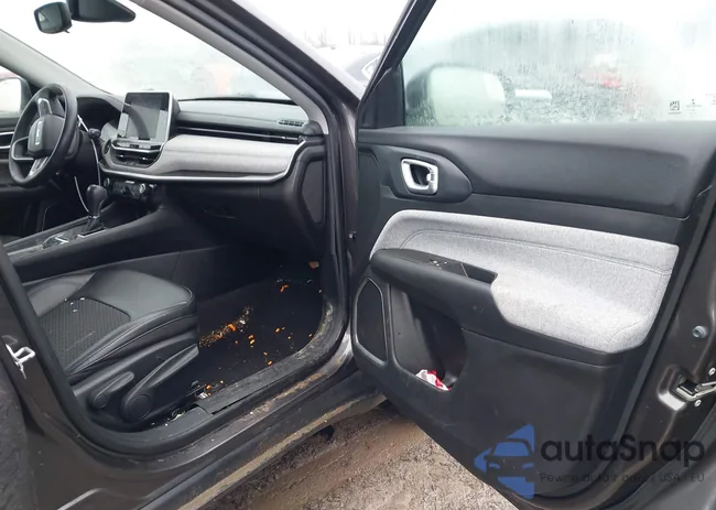 3C4NJDBB7NT121126: 44381298