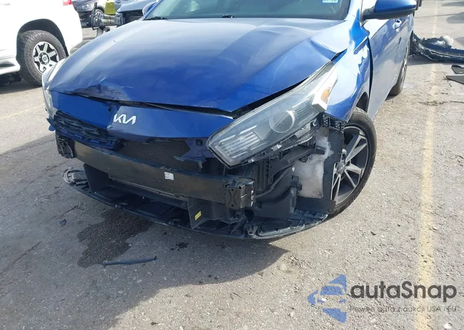 3KPF24AD4NE449774: 44382327