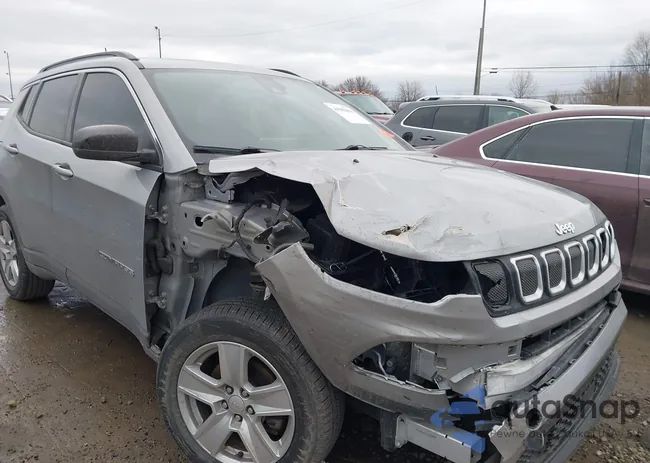 3C4NJDBB5NT110609: 44381881