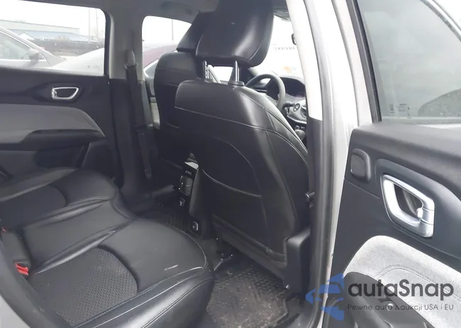 3C4NJDBB5NT110609: 44381881