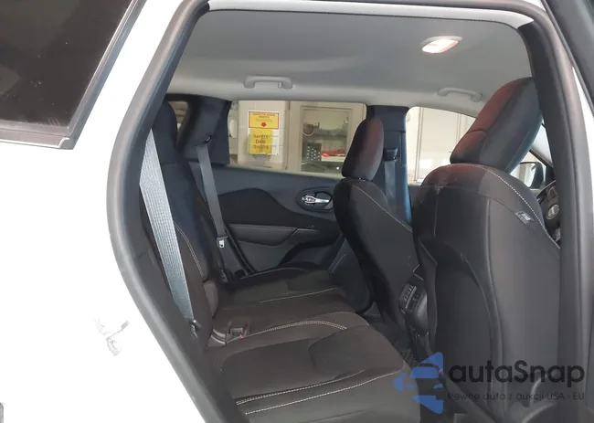 1C4PJMCS3GW133391: 44384111