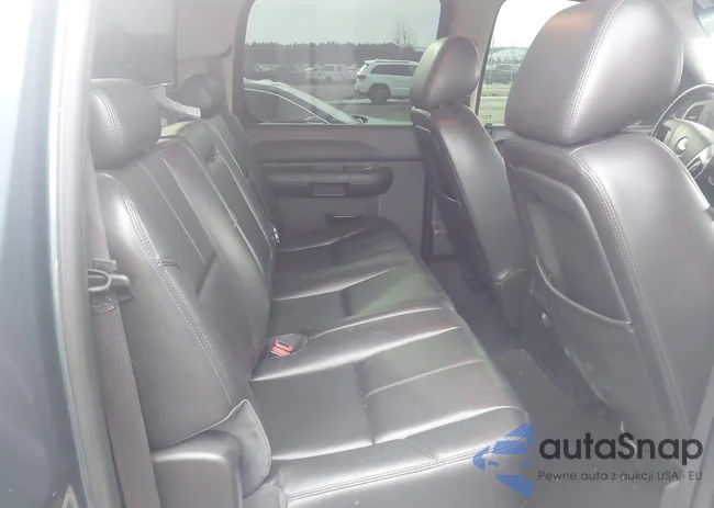 1GCPKSE77CF130126: 44384426