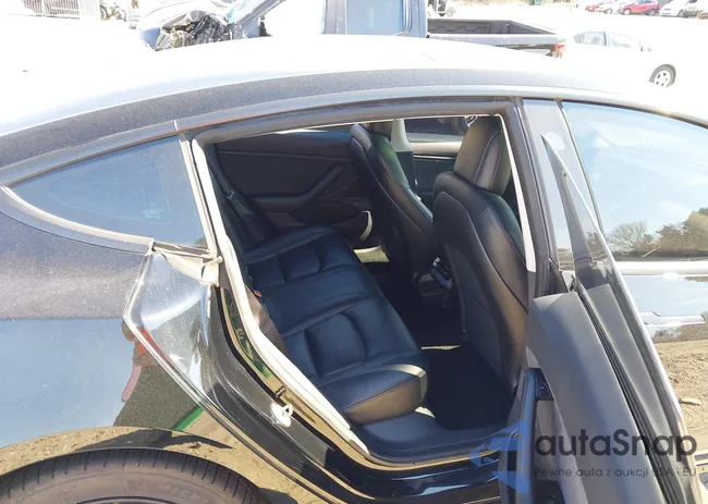 5YJ3E1EA9KF410788: 44384467