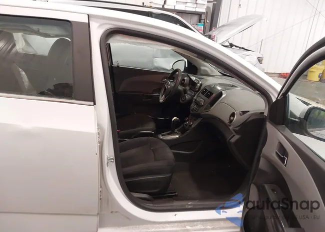 1G1JC6SH4C4175553: 44384471