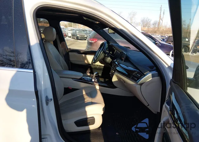 5UXKR0C58J0Y05024: 44383496