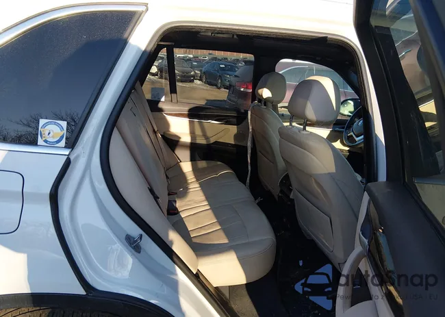 5UXKR0C58J0Y05024: 44383496