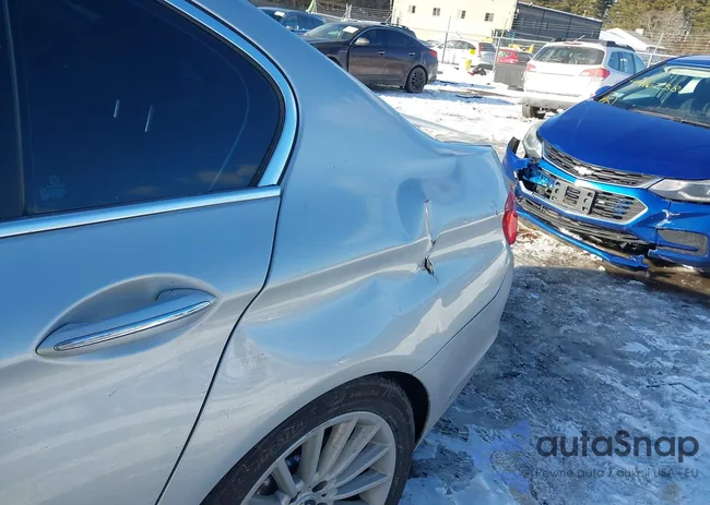 WBAFU7C5XBC877558: 44383686