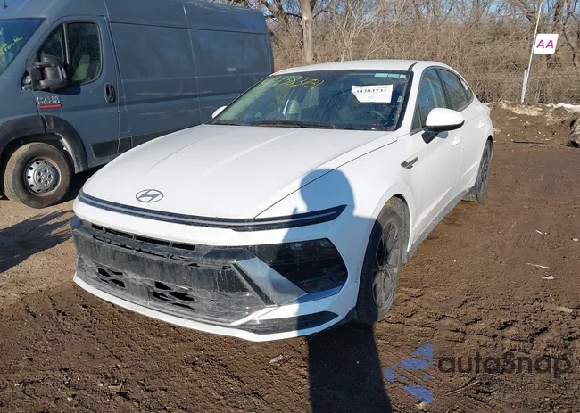 KMHL64JA8SA462017: 44383731