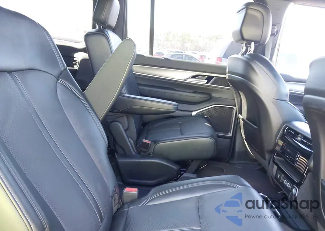 1C4SJSBP8SS511121: 44383755