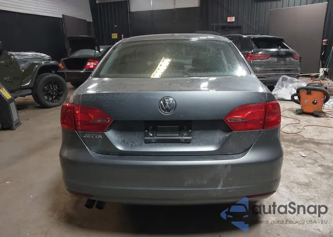 3VW2K7AJ3EM324807: 44385437