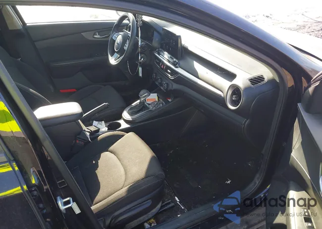 3KPF24AD2ME369419: 44384574