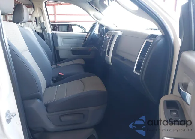 1D3HB18P29S760640: 44384755