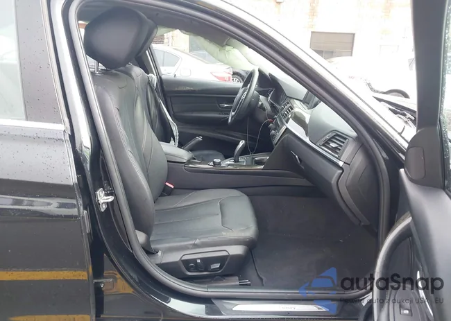 WBA3C1C52EK112261: 44385952