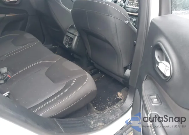 1C4PJMCS8FW668957: 44386086